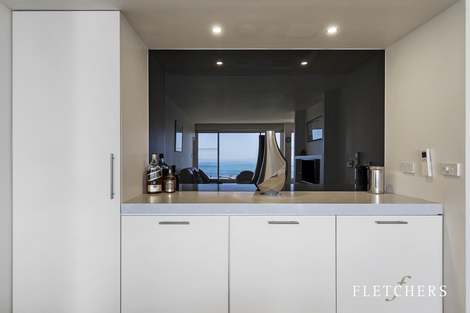 Kitchen servery